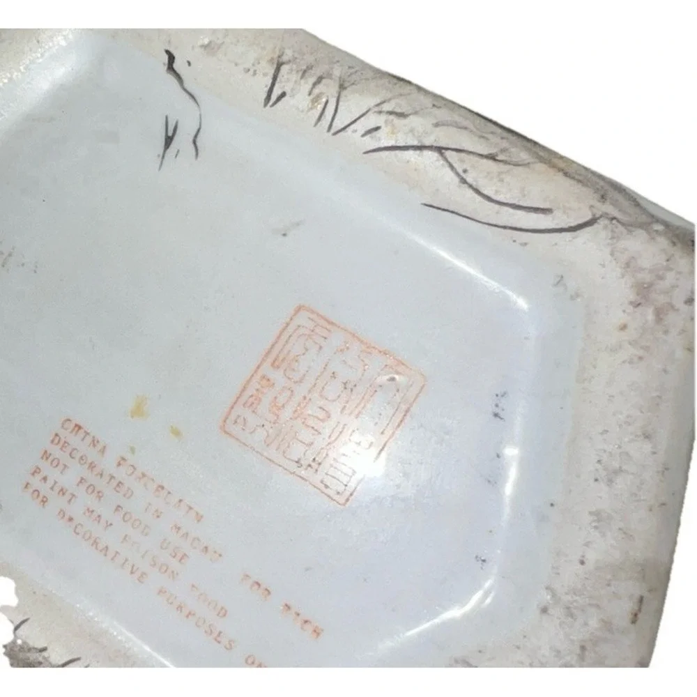 (..8) Vintage Macau Chinese Porcelain Hand-Painted Famille Rose Vase Squared